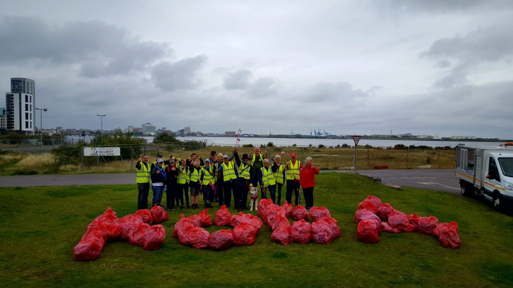 Volunteers turn up en-masse to clean Cardiff Pointe